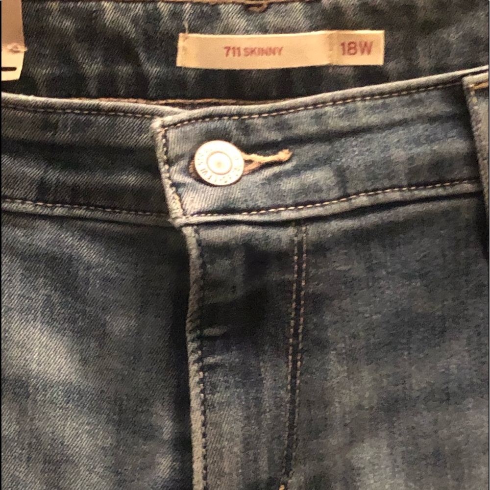 Plus Size Levi’s 711 Skinny, Sculpt Jeans - Picture 13 of 17
